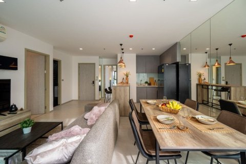 Condo in Khlong Toei, Bangkok, Thailand, 2 bedrooms  № 155230 - photo 1