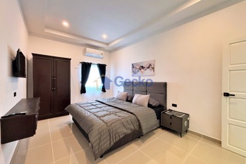 House in Pattaya, Thailand 6 bedrooms № 195938 - photo 10