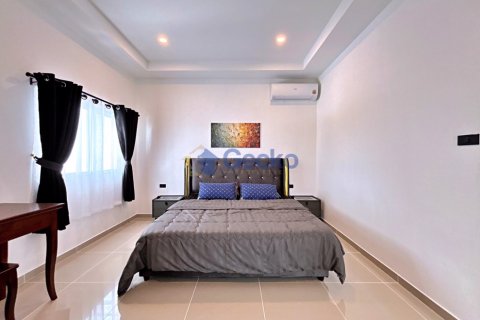 House in Pattaya, Thailand 6 bedrooms № 195938 - photo 26