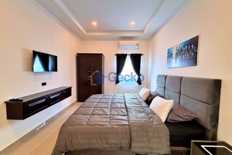 House in Pattaya, Thailand 6 bedrooms № 195938 - photo 21