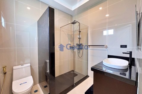 House in Pattaya, Thailand 6 bedrooms № 195938 - photo 15