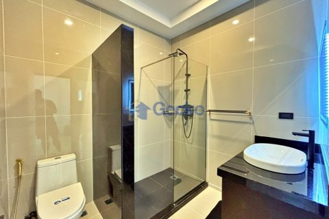 House in Pattaya, Thailand 6 bedrooms № 195938 - photo 19