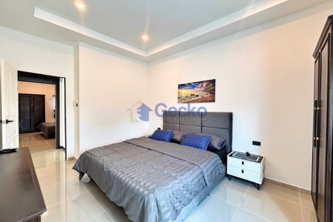 House in Pattaya, Thailand 6 bedrooms № 195938 - photo 29
