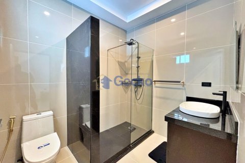 House in Pattaya, Thailand 6 bedrooms № 195938 - photo 23