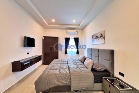 House in Pattaya, Thailand 6 bedrooms № 195938 - photo 22