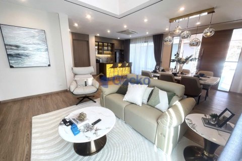 House in Pattaya, Thailand 4 bedrooms № 195934 - photo 4