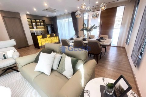 House in Pattaya, Thailand 4 bedrooms № 195934 - photo 7
