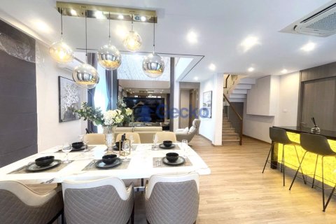 House in Pattaya, Thailand 4 bedrooms № 195934 - photo 10