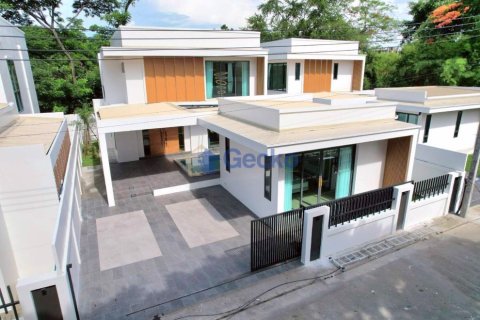 House in Pattaya, Thailand 4 bedrooms № 195934 - photo 2