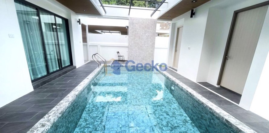 House in Pattaya, Thailand 4 bedrooms № 195934