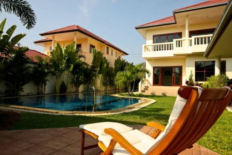 House in Hua Hin, Thailand 4 bedrooms № 116320 - photo 1