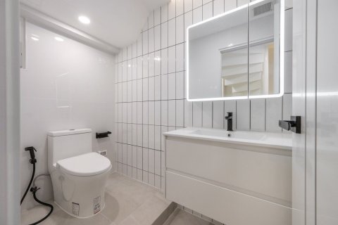 Кондоминиум с 2 спальнями в Ваттхане, Бангкок, Таиланд № 137200 - фото 15