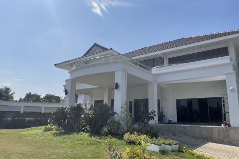 Дом в Тави Ваттане, Бангкок, Таиланд с 4 спальнями  № 137196