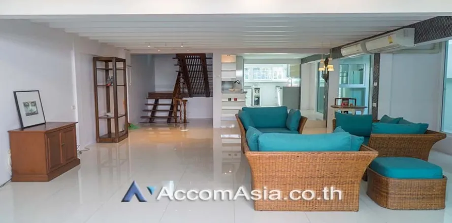 Reihenhaus in Sathon, Bangkok, Thailand 2 Schlafzimmer № 215648