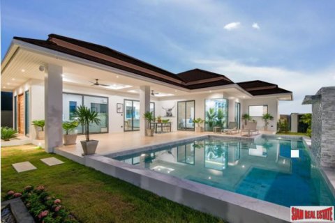 Villa in Hua Hin, Thailand 3 bedrooms № 193950 - photo 1