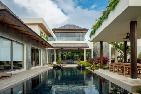 House in Bang Tao, Thailand 4 bedrooms № 163809 - photo 1