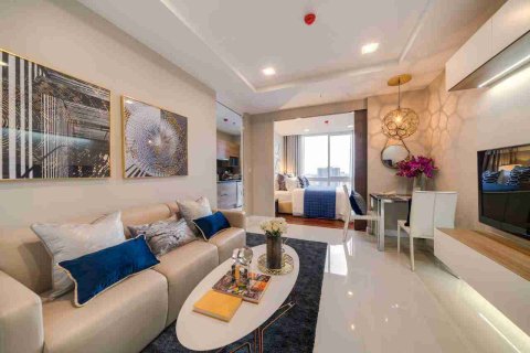 Condo in Bangkok, Thailand, 2 bedrooms № 183680 - photo 2
