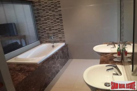 Villa on Jomtien Beach, Pattaya, Thailand 4 bedrooms № 202531 - photo 5