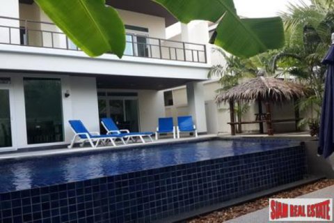 Villa on Jomtien Beach, Pattaya, Thailand 4 bedrooms № 202531 - photo 1