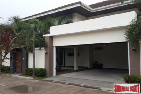 Villa on Jomtien Beach, Pattaya, Thailand 4 bedrooms № 202532 - photo 1