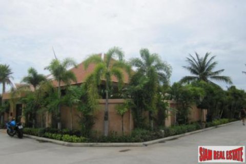 Villa in Pattaya, Thailand 4 bedrooms № 202529 - photo 1