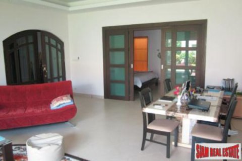 Villa in Pattaya, Thailand 4 bedrooms № 202529 - photo 3