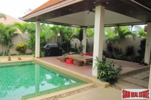 Villa in Pattaya, Thailand 4 bedrooms № 202529 - photo 4