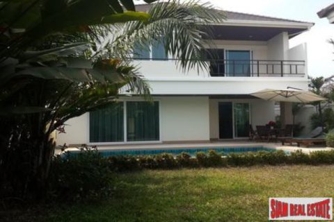 Villa on Jomtien Beach, Pattaya, Thailand 4 bedrooms № 202533 - photo 4