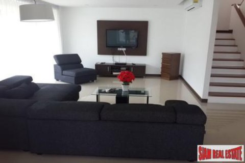Villa on Jomtien Beach, Pattaya, Thailand 4 bedrooms № 202533 - photo 3