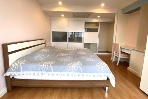 Condo in Khlong Toei, Bangkok, Thailand, 1 bedroom  № 200932 - photo 4