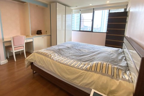 Condo in Khlong Toei, Bangkok, Thailand, 1 bedroom  № 200932 - photo 5