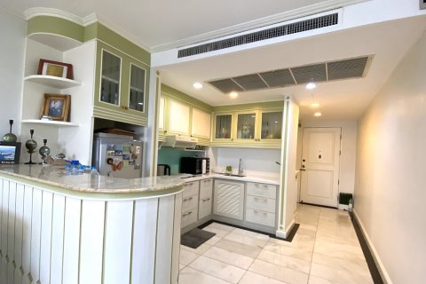Condo in Khlong Toei, Bangkok, Thailand, 1 bedroom  № 200932 - photo 8
