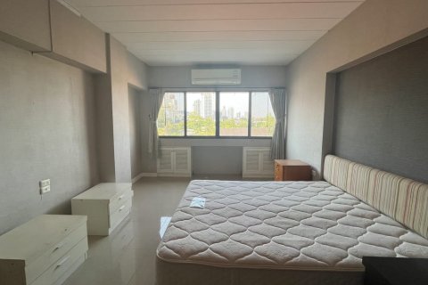 Condo in Watthana, Bangkok, Thailand, 2 bedrooms  № 200938 - photo 5