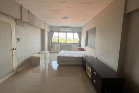 Condo in Watthana, Bangkok, Thailand, 2 bedrooms  № 200938 - photo 4