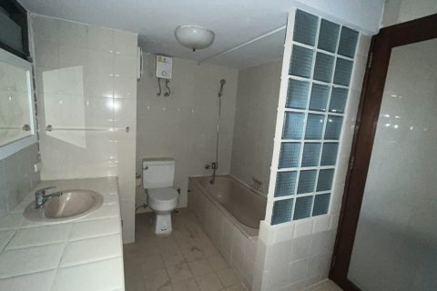 Condo in Watthana, Bangkok, Thailand, 2 bedrooms  № 200938 - photo 11