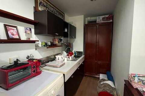 Condo in Khlong Toei, Bangkok, Thailand, 1 bedroom  № 200933 - photo 6