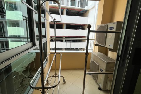 Condo in Khlong Toei, Bangkok, Thailand, 1 bedroom  № 200933 - photo 4