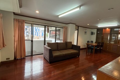 Condo in Watthana, Bangkok, Thailand, 2 bedrooms  № 200935 - photo 6