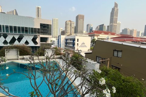 Condo in Watthana, Bangkok, Thailand, 2 bedrooms  № 200935 - photo 11