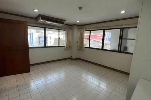 Condo in Watthana, Bangkok, Thailand, 2 bedrooms  № 200935 - photo 10