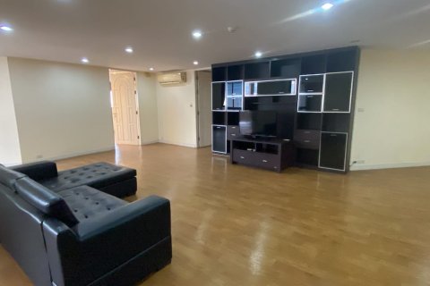 Condo in Watthana, Bangkok, Thailand, 4 bedrooms № 200936 - photo 13