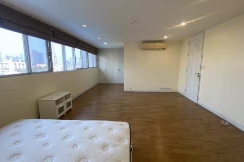 Condo in Watthana, Bangkok, Thailand, 4 bedrooms № 200936 - photo 9