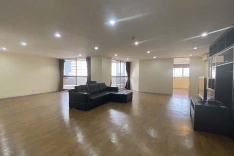 Condo in Watthana, Bangkok, Thailand, 4 bedrooms № 200936 - photo 12