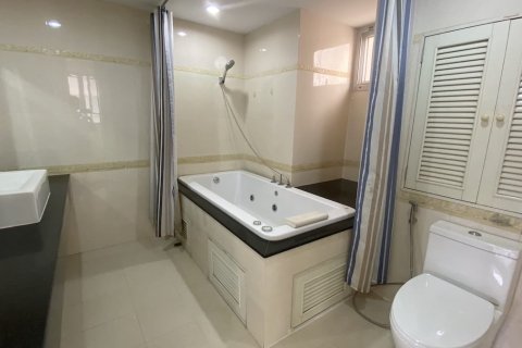 Condo in Watthana, Bangkok, Thailand, 4 bedrooms № 200936 - photo 3