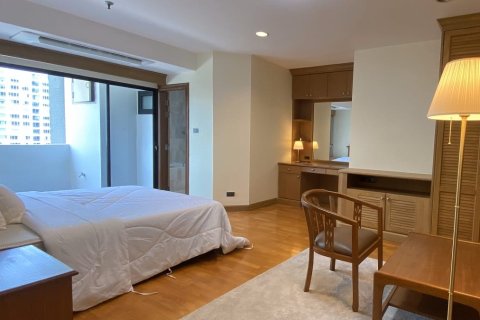 Condo in Watthana, Bangkok, Thailand, 3 bedrooms  № 200937 - photo 16