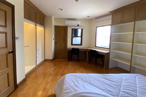 Condo in Watthana, Bangkok, Thailand, 3 bedrooms  № 200937 - photo 8