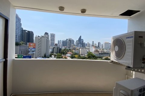 Condo in Watthana, Bangkok, Thailand, 3 bedrooms  № 200937 - photo 4