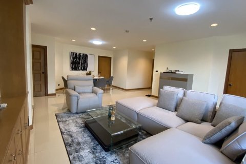 Condo in Watthana, Bangkok, Thailand, 3 bedrooms  № 200937 - photo 13