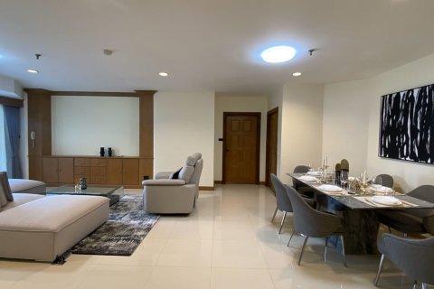 Condo in Watthana, Bangkok, Thailand, 3 bedrooms  № 200937 - photo 11