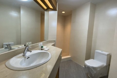 Condo in Watthana, Bangkok, Thailand, 3 bedrooms  № 200937 - photo 6